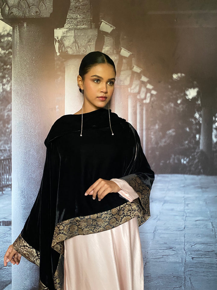 Maheen Khan - Zahrine Black Cape Jacket For Women - 1 Piece