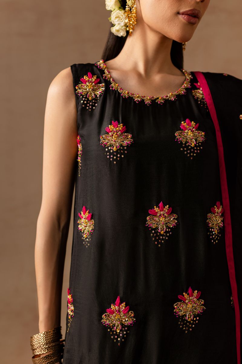 Maria Osama Khan - Charcoal Charm - BLACK - RAWSILK & Organza - 3 Piece