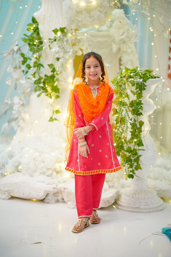Mom4Little Maryam Khalid Outfit