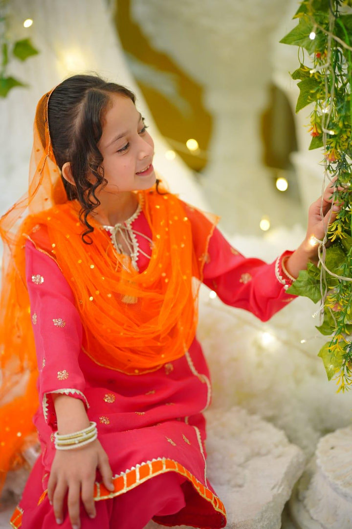 Mom4Little Maryam Khalid Outfit