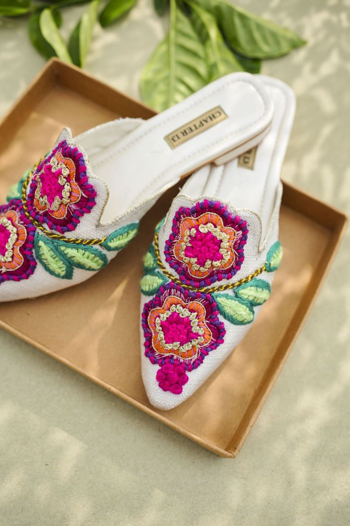 CHAPTER 13 - Mule | Laado Raani - 19956