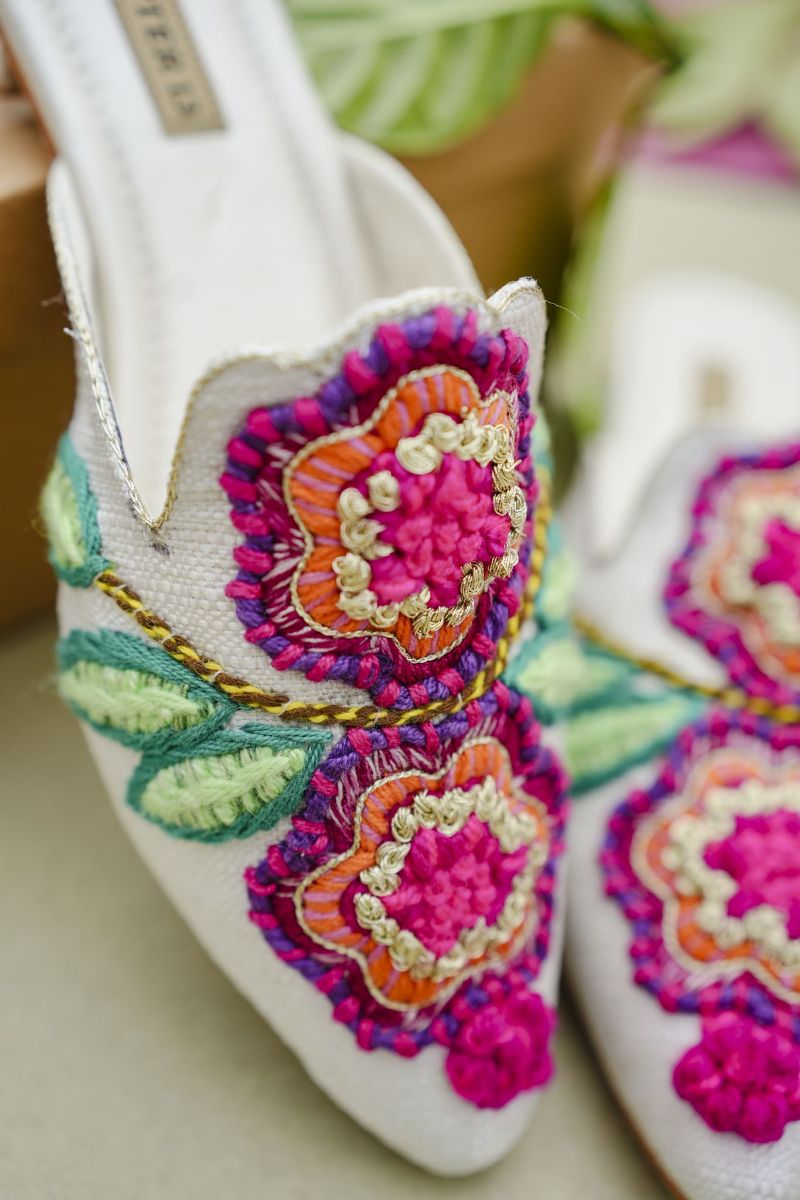 CHAPTER 13 - Mule | Laado Raani - 19956