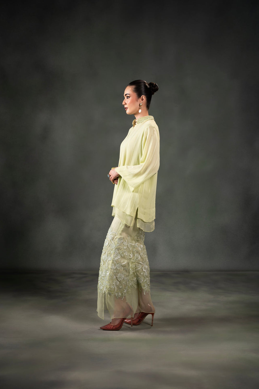 Nilofer Shahid - Aylin - Dusty