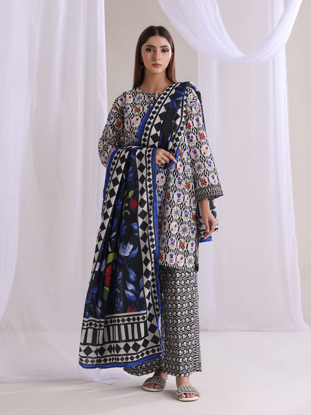 Oaks - Lawn Printed Unstitch Suit For Women - Black - 3 Piece