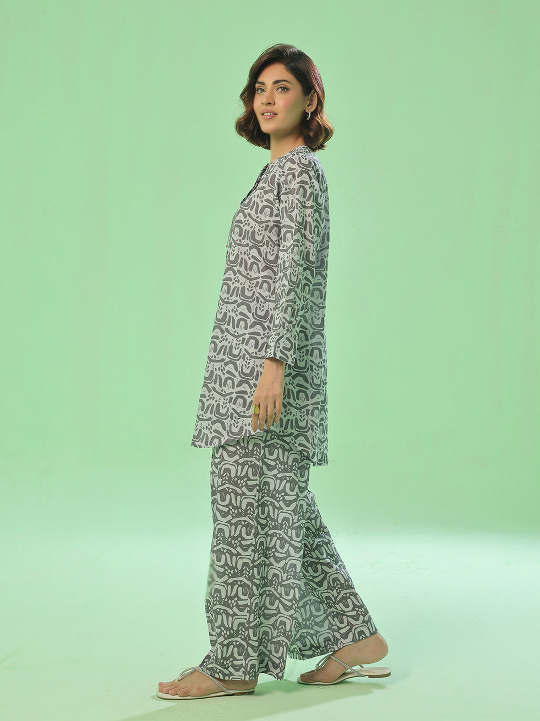 Oaks - Lawn Printed Unstitch Suit For Women - Light Grey - 2 Piece