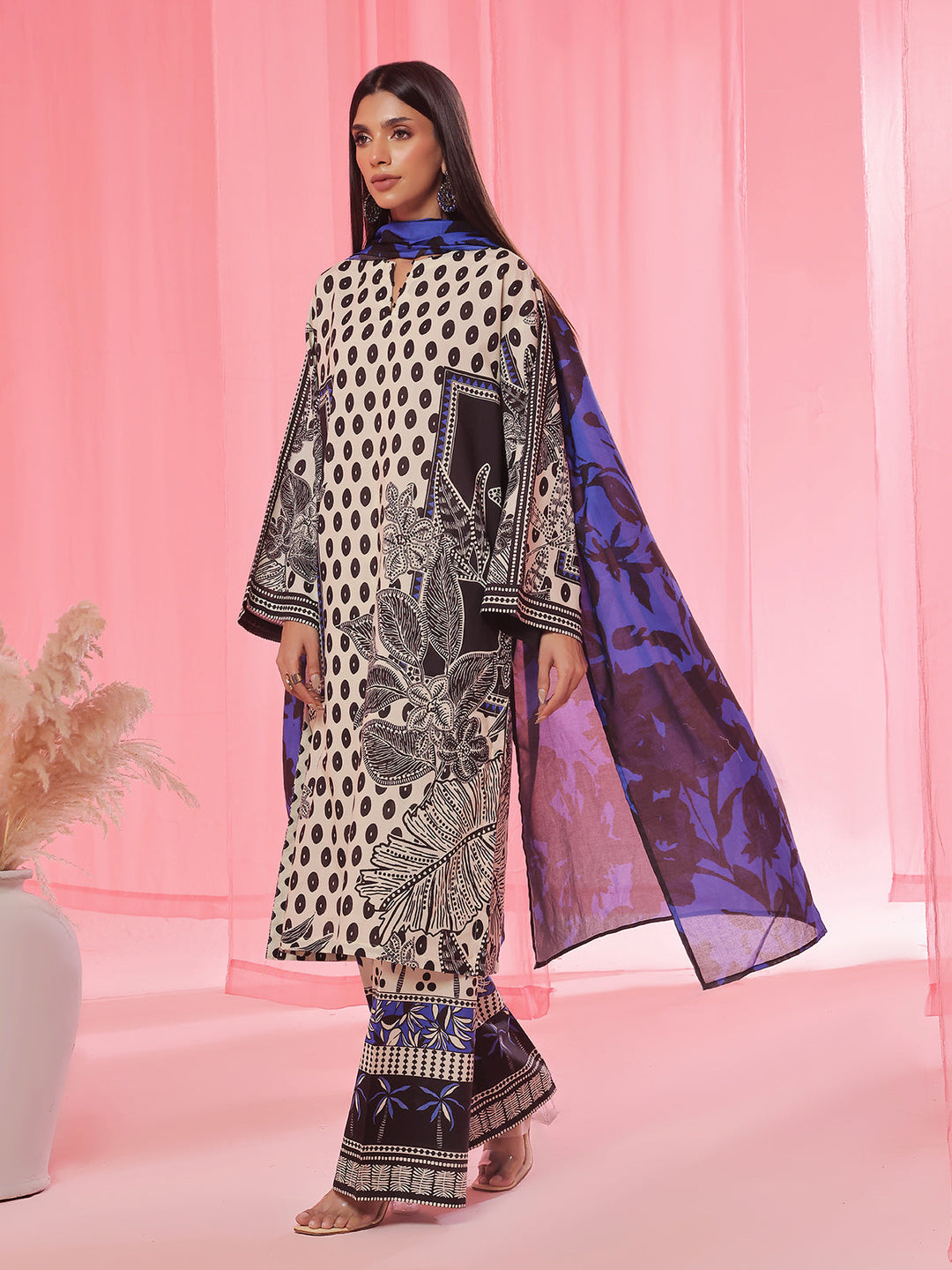 Oaks - Printed Pret &amp; Unstitched Suit Lawn Black - 3 Piece