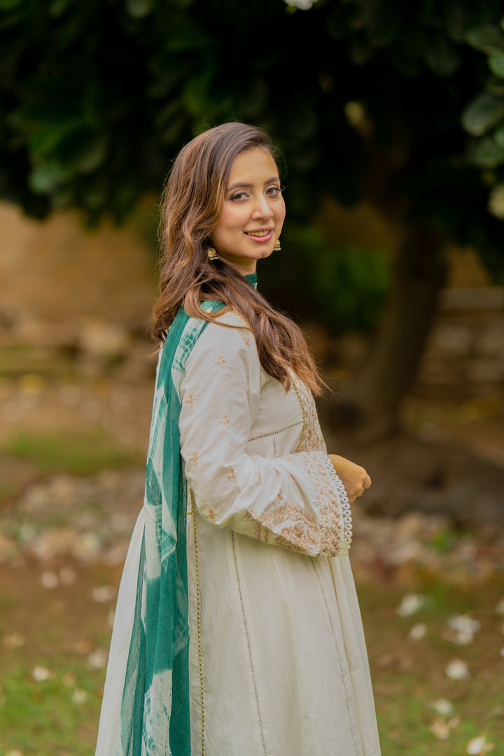 Omal by Komal - Naghma ( Frock & Dupatta ) - White - Lawn & Chiffon - 2 Piece
