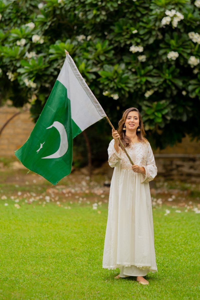 Omal by Komal - Naghma ( Frock & Dupatta ) - White - Lawn & Chiffon - 2 Piece