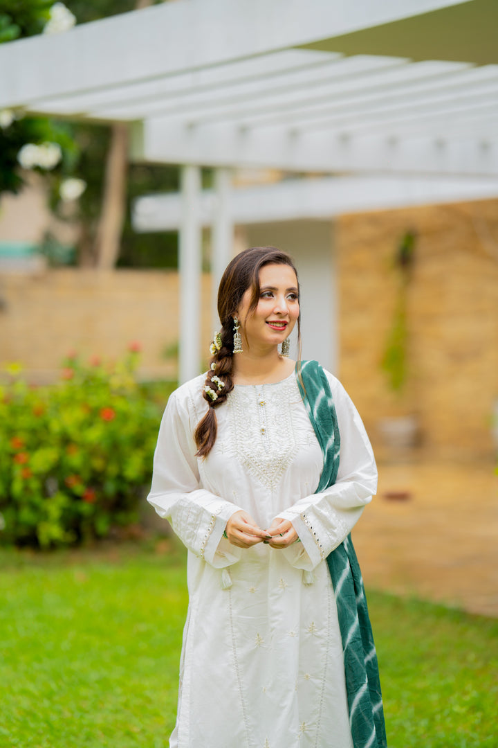 Omal by Komal - SEHAR ( Kurta & Dupatta ) - White - Lawn & Chiffon - 2 Piece