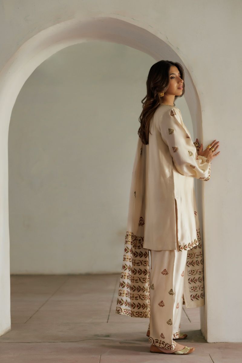 Pinktree - Ivory Baagh - Pure Silk - 3 Piece