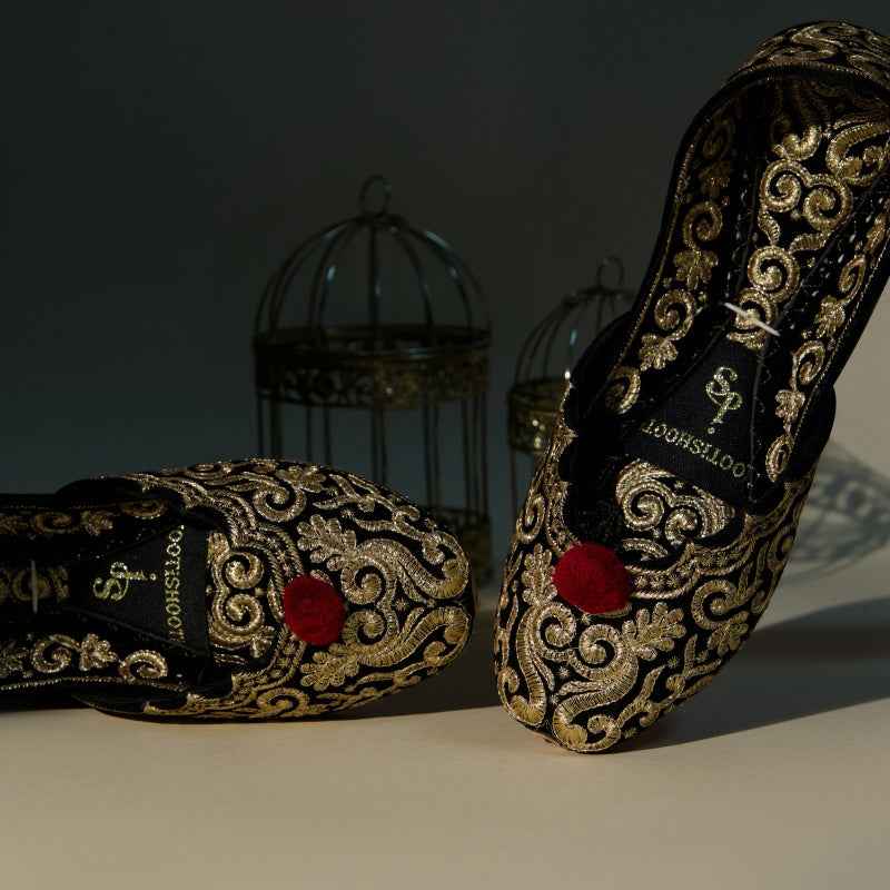 JootiShooti - Naqsh-e-Zar (Red Pompom)