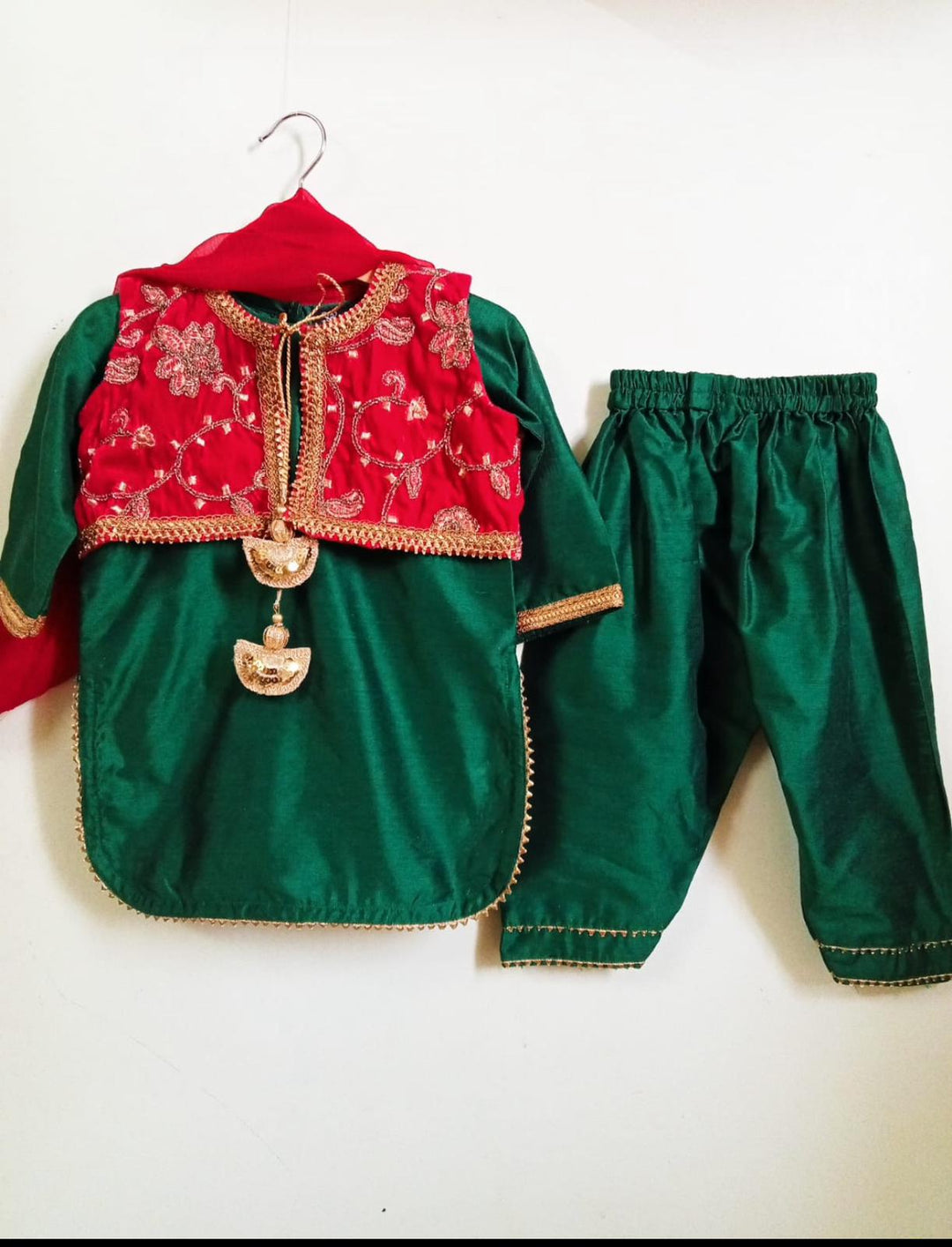 Kidoz Kloset - Oriole Embroidered Velvet Waistcoat With Shalwar Kameez For Girl