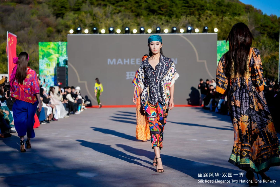 Gulabo - Caravan - Black Multi Truck Art - Pure Silk Cotton - 1 Piece