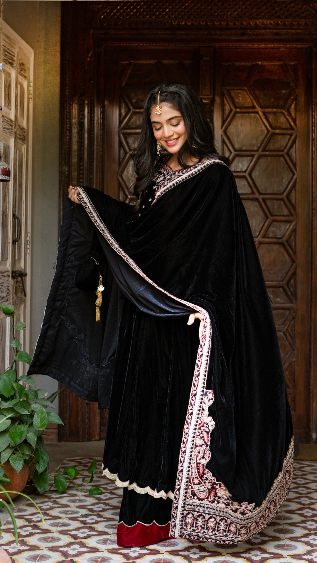 Omal by Komal - Dur-e-Shehwar - (Limited Edition) - Black - Velvet - 3 Piece
