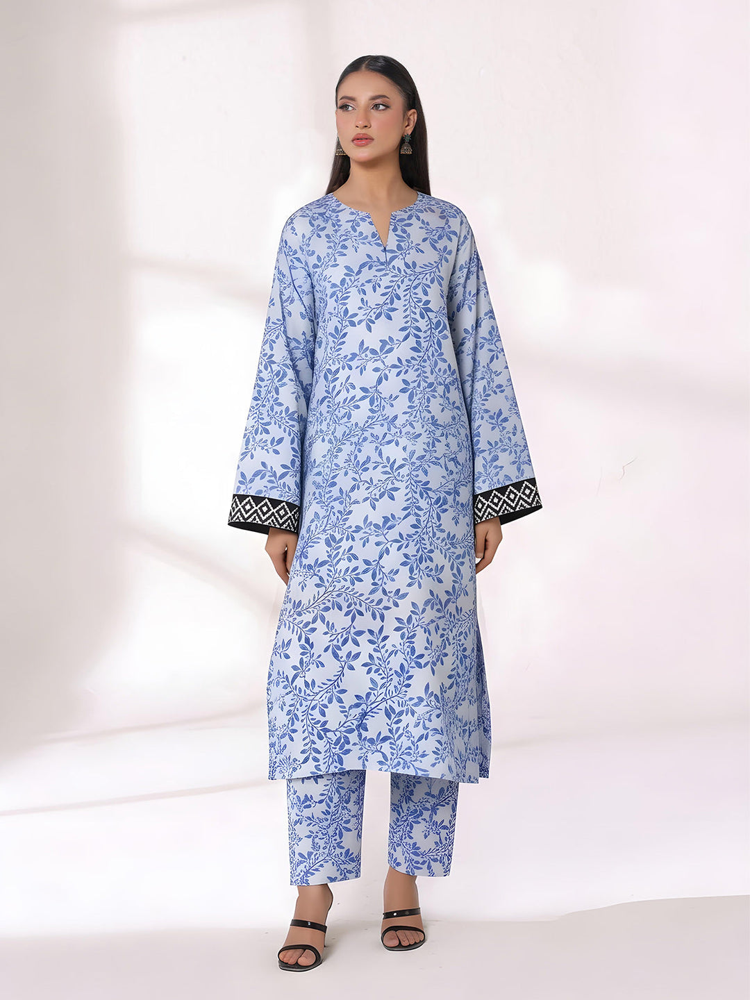 Oaks Printed Lawn Unstitched White 1 Piece