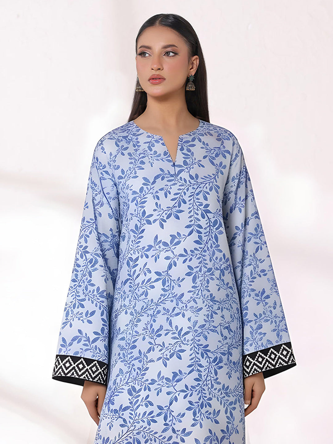 Oaks Printed Lawn Unstitched White 1 Piece