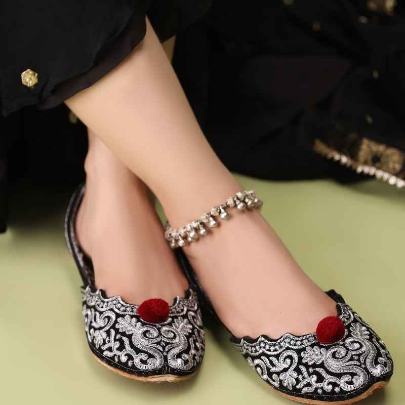 JootiShooti - Naqsh-e-Chandi (Red Pompom)