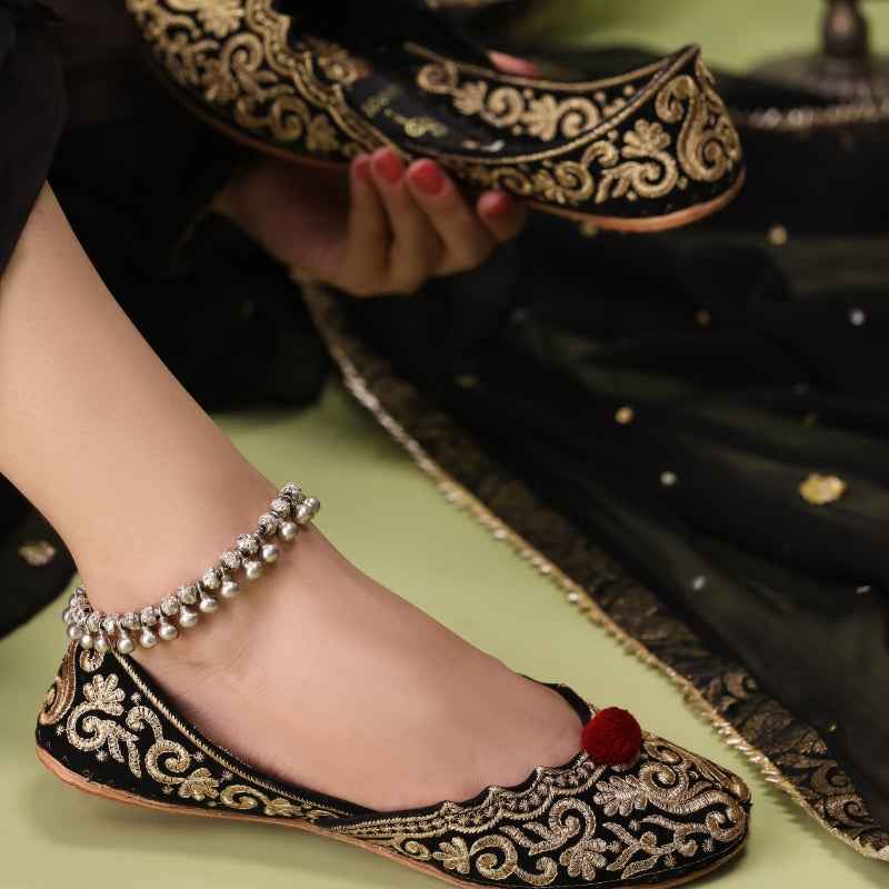 JootiShooti - Naqsh-e-Zar (Red Pompom)