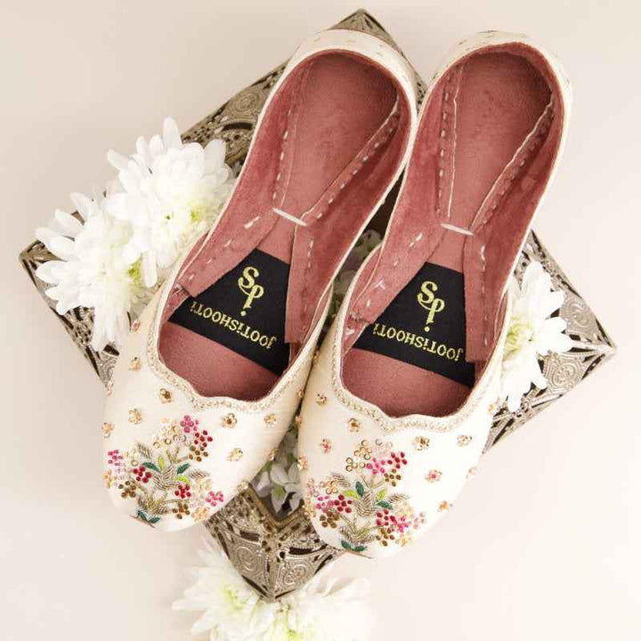 JootiShooti - Ombre Oasis White Khussa For Women