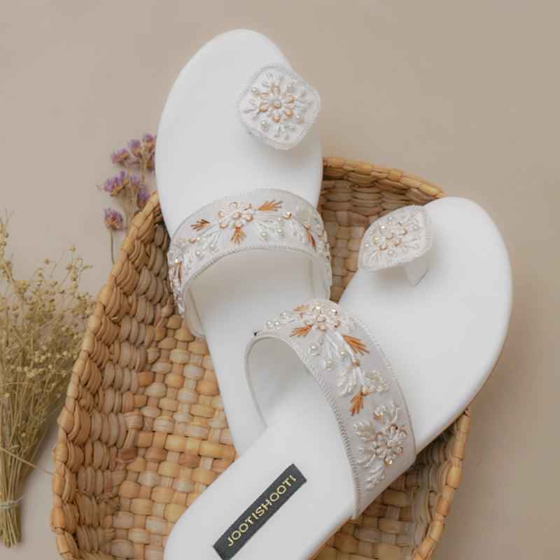 JootiShooti - Chameli White Slides