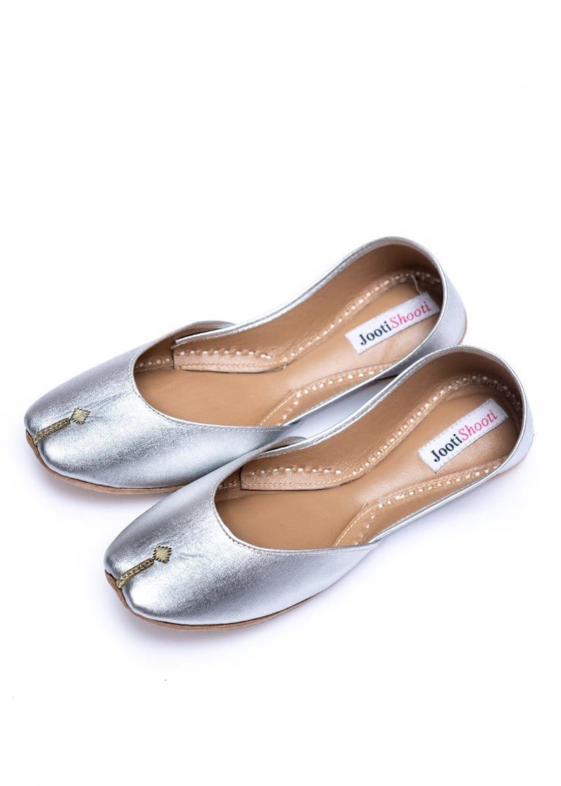 JootiShooti - Plain Silver Khussa