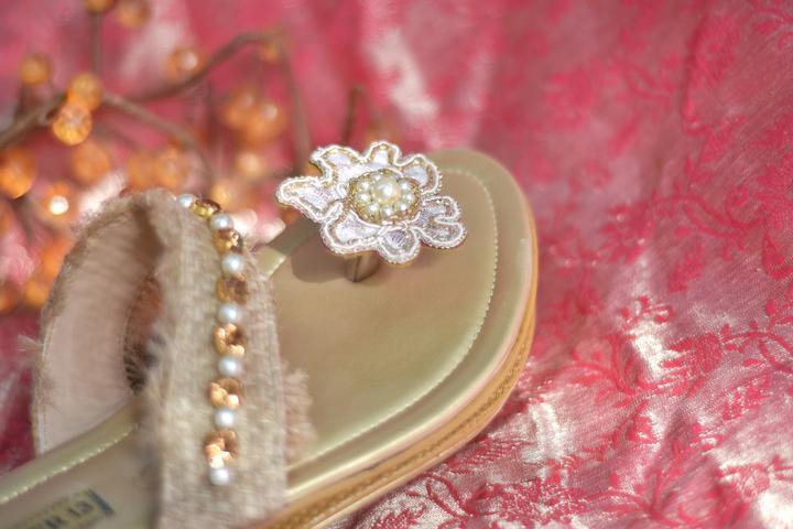 Chapter 13 - Off White Pearl Flower - 19284 - Studio by TCS