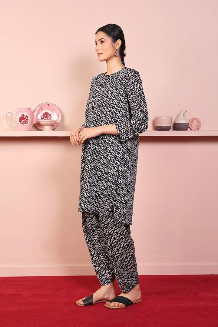 Generation - 2-Piece Geometric Set - Black - Lawn