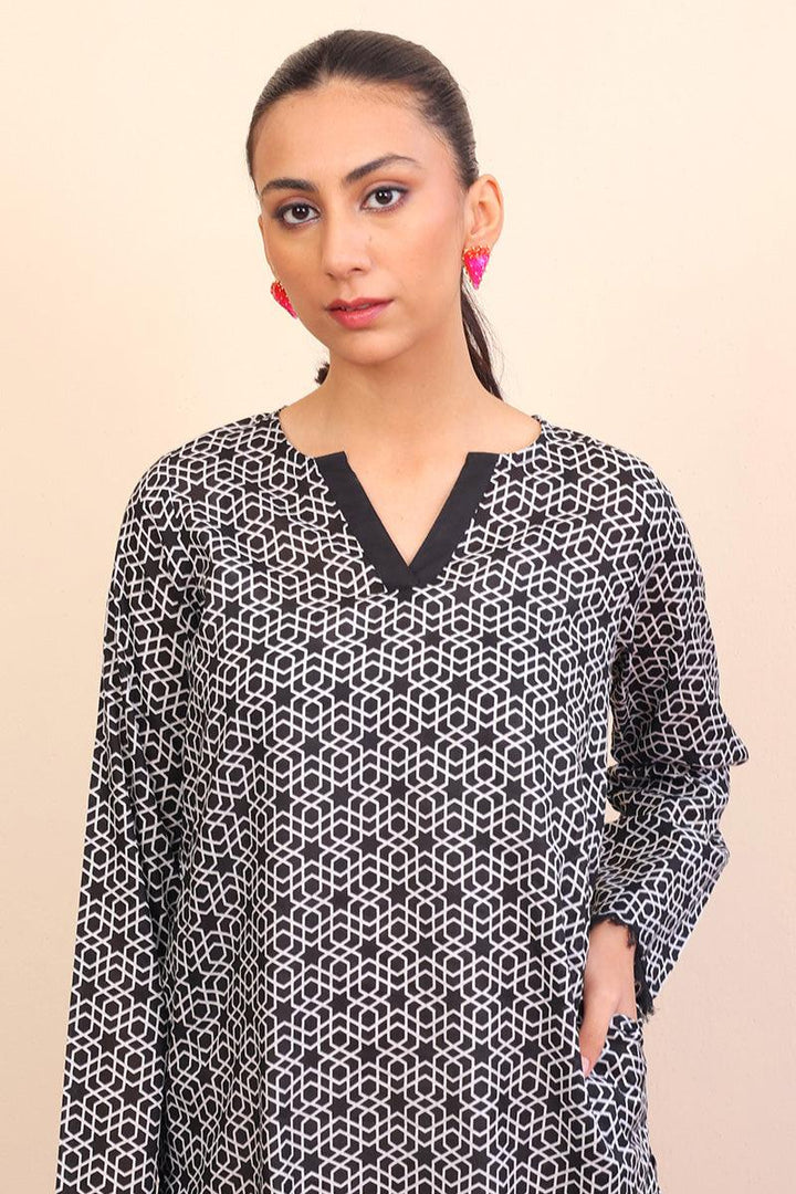 Generation - Geometric Frayed - Black - Lawn - 1 Piece