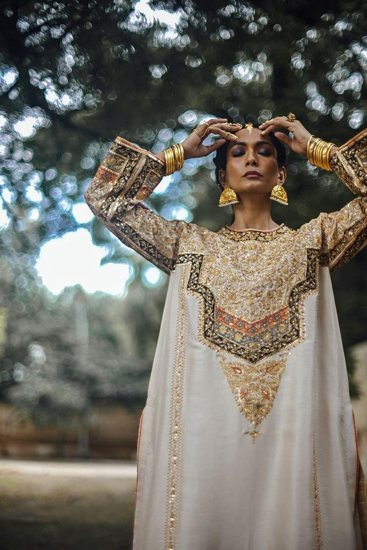 Sanam Chaudhri - Raw Silk Embroidered White Kurta, Izzar & Dupatta 3 Piece