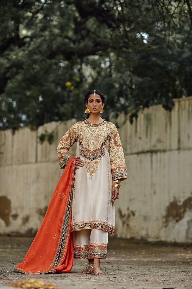 Sanam Chaudhri - Raw Silk Embroidered White Kurta, Izzar & Dupatta 3 Piece