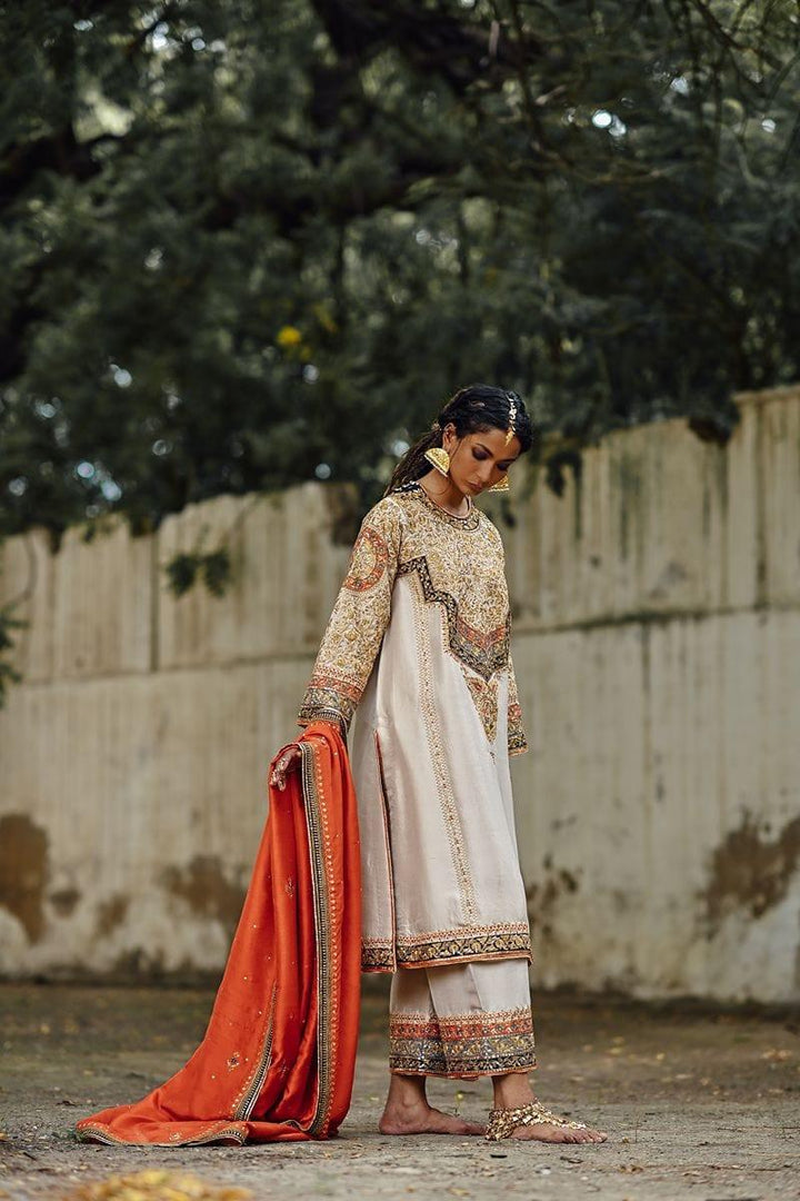Sanam Chaudhri - Raw Silk Embroidered White Kurta, Izzar & Dupatta 3 Piece