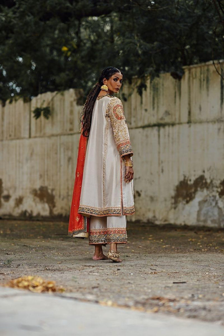 Sanam Chaudhri - Raw Silk Embroidered White Kurta, Izzar & Dupatta 3 Piece