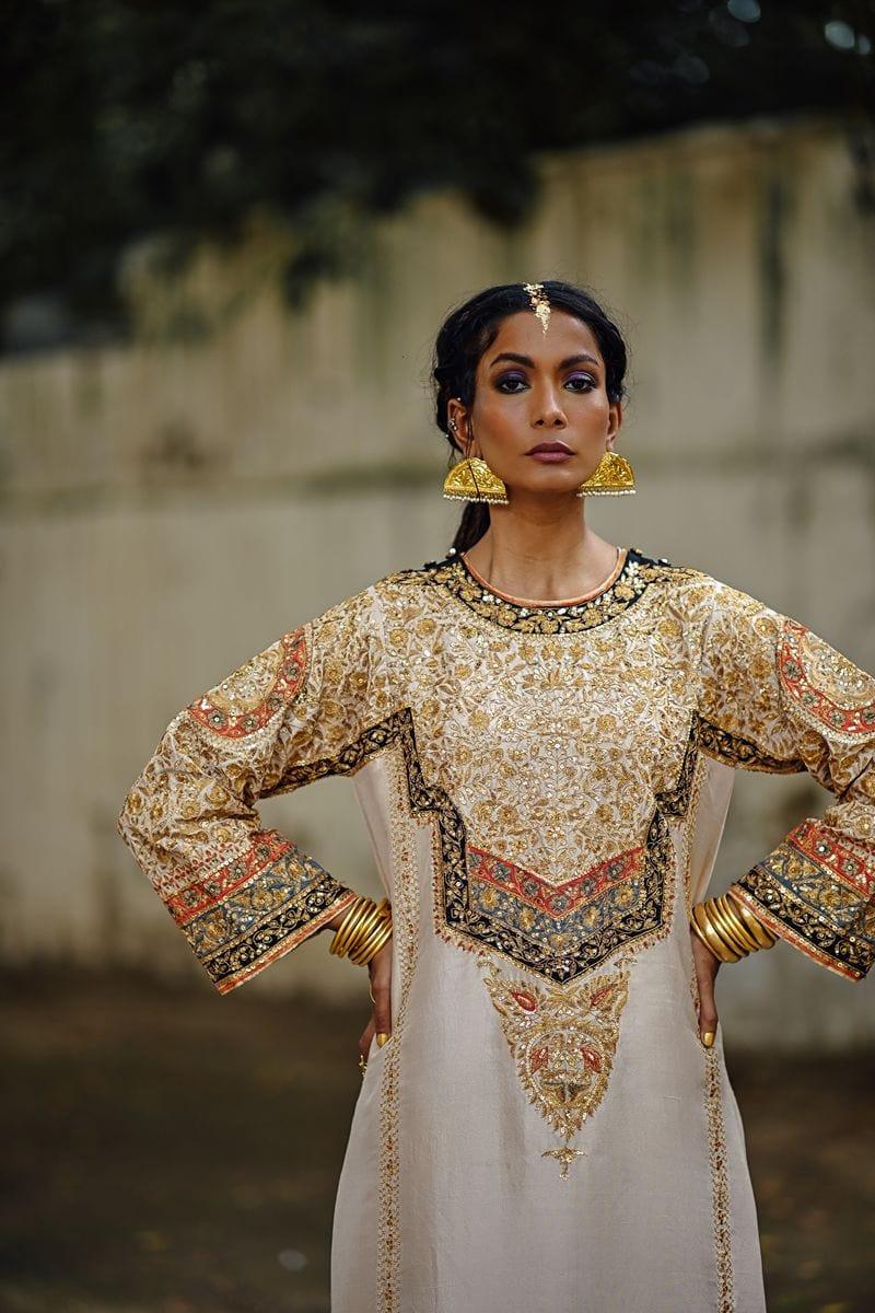 Sanam Chaudhri - Raw Silk Embroidered White Kurta, Izzar & Dupatta 3 Piece