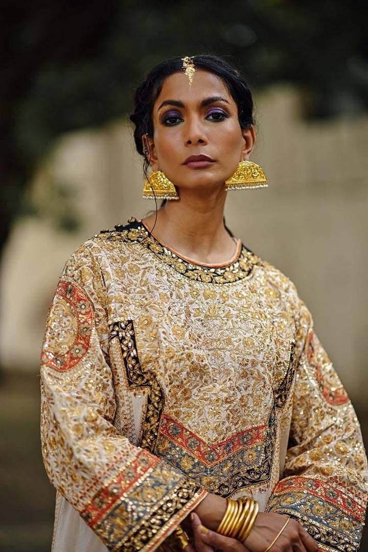 Sanam Chaudhri - Raw Silk Embroidered White Kurta, Izzar & Dupatta 3 Piece