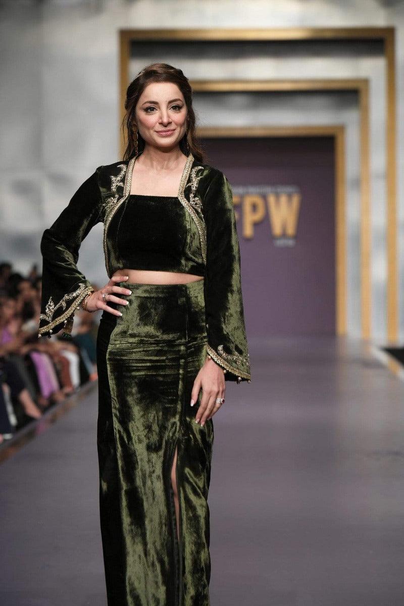 Yasmin Zaman - Green Velvet - F-195 - Shrug
