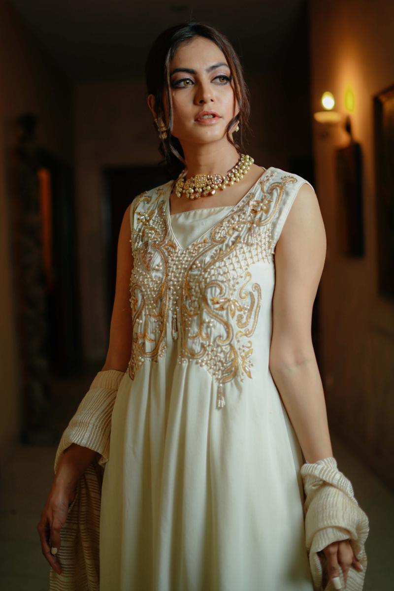Yasmin Zaman - Ivory chiffon shirt with crushed  lehnga - F - 215 - 3 Piece